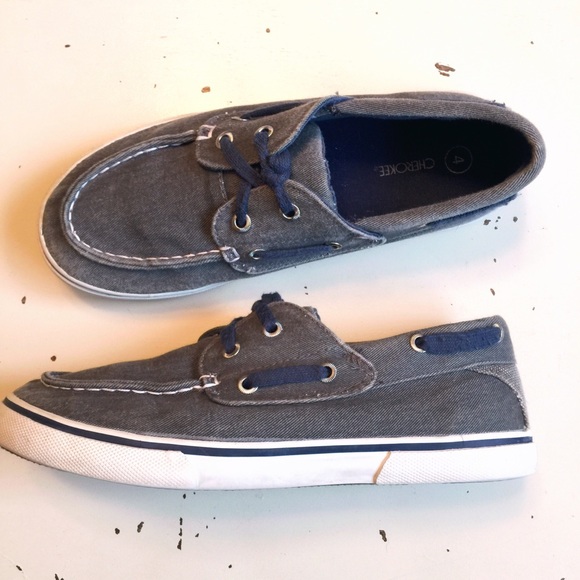 SOLD Boys size 4Y Boat shoes! - Picture 2 of 4